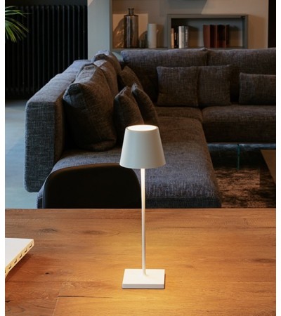 Lampe à Poser POLDINA idéale pour l'extérieur